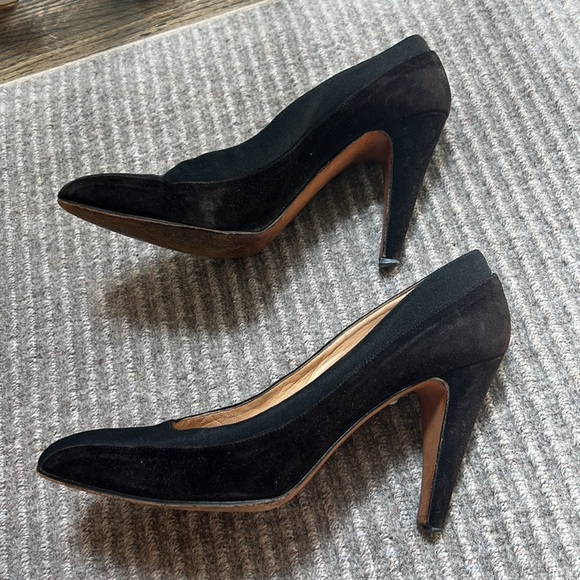 Vintage Chanel Pumps - Picture 2 of 11